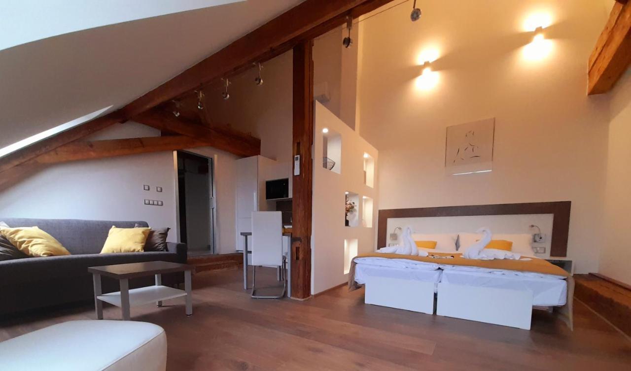 Residence Mariánská Ceske Budejovice Esterno foto