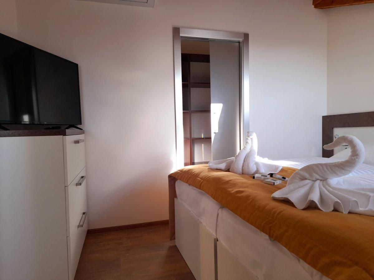 Residence Mariánská Ceske Budejovice Esterno foto