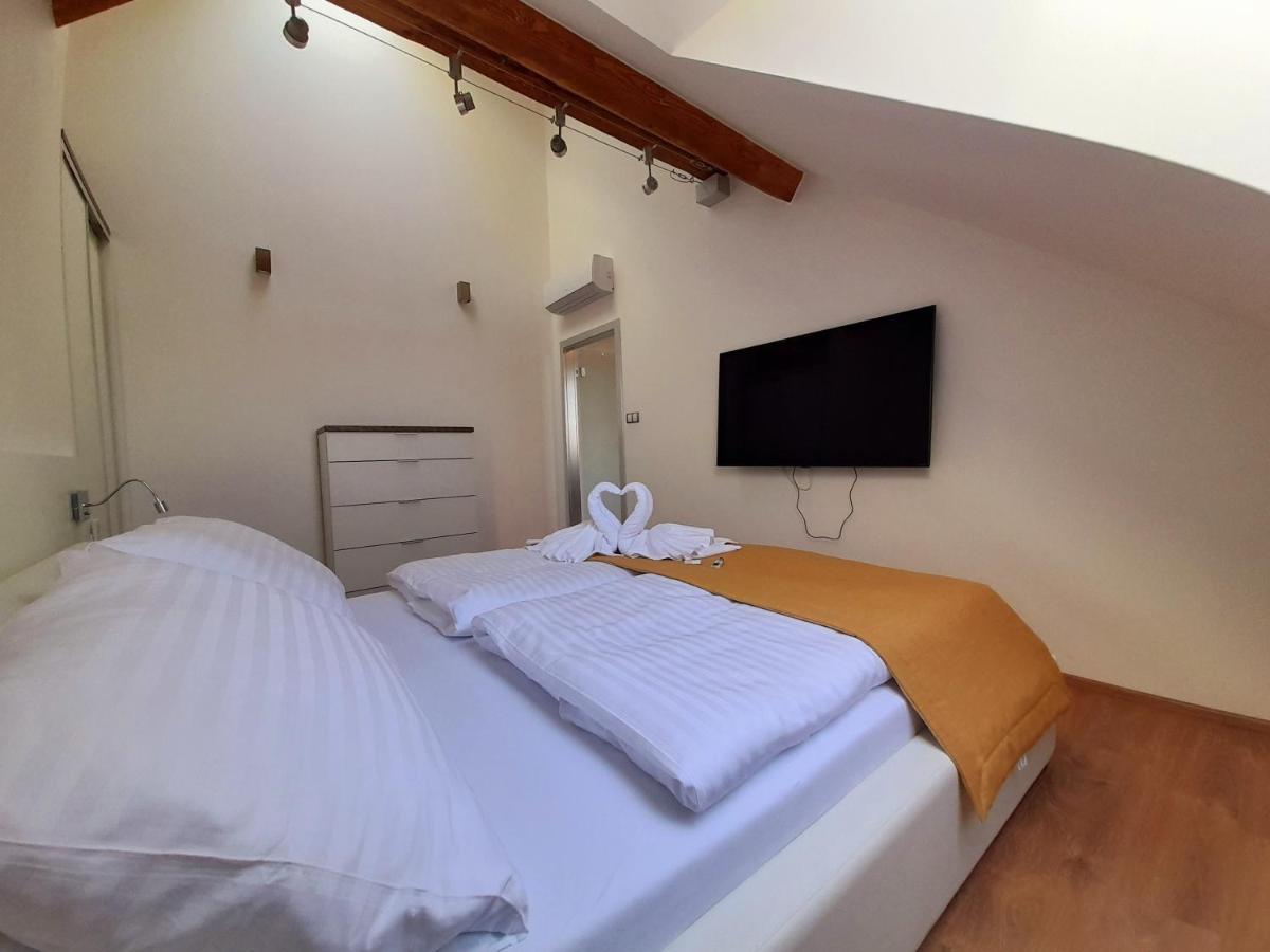 Residence Mariánská Ceske Budejovice Esterno foto